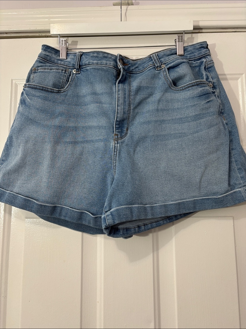 American Eagle brand Mom Shorts Size 18